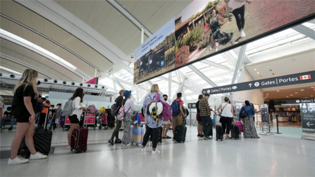 飓风来袭 加拿大发旅行警告 机场部分航班中断