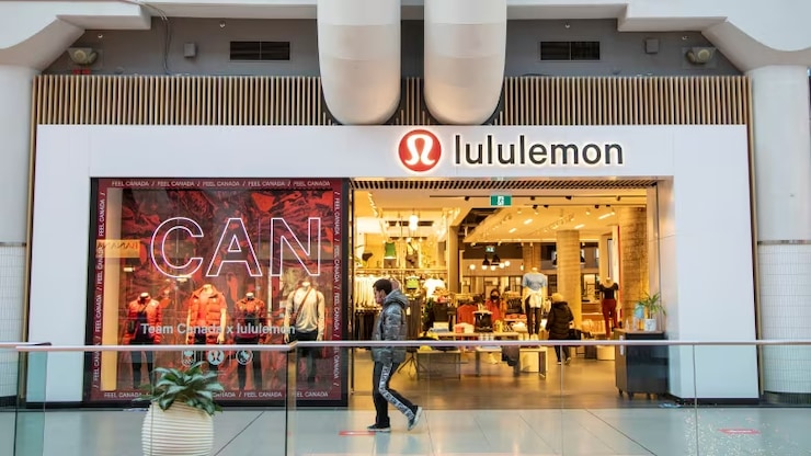 温哥华品牌Lululemon的店。